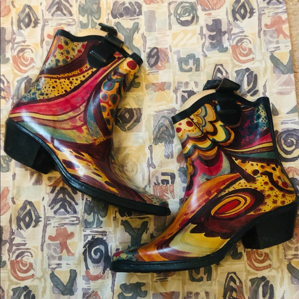 New beautiful colored vintage boots